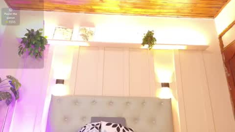 Your baby Nicol  online show from November 5, 2025, 1:44 pm