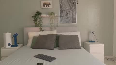 NICKI FOX  online show from December 1, 2025, 7:30 pm