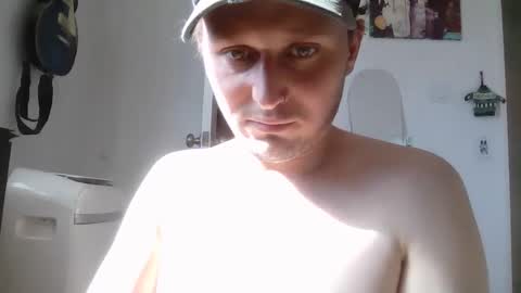Snapshot of nickkle chatting on February 10, 2025, 9:15 pm Nickleee online show from February 10, 2025, 9:15 pm