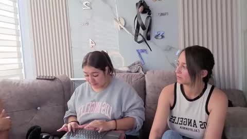 nicky_as online show from November 27, 2025, 1:35 pm