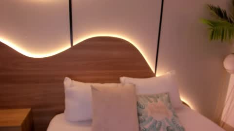 Snapshot of nicky_peyton chatting on December 20, 2025, 3:02 am Nicky online show from December 20, 2025, 3:02 am