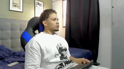 nico_blaze7 online show from November 19, 2025, 12:27 pm