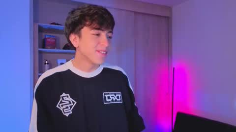 Nicolas online show from October 17, 2025, 8:22 pm