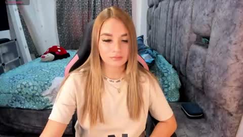 YuliEM online show from July 10, 2026, 6:54 pm