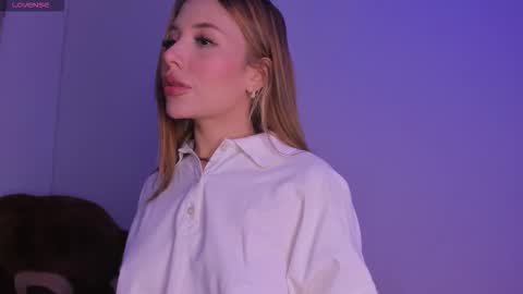 Nicol Gw online show from December 22, 2025, 5:04 am