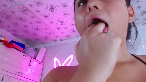 nicol online show from March 3, 2026, 9:10 pm