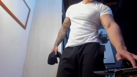 Snapshot of nicolasmuscle chatting on April 25, 2026, 11:24 pm Andres online show from April 25, 2026, 11:24 pm