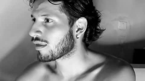 nicolasrodrii online show from February 18, 2025, 3:53 am