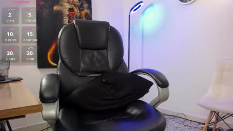 Nicolas Fellener online show from October 28, 2025, 6:17 am