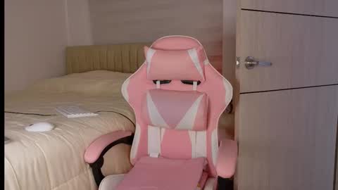 Nicol  online show from February 5, 2026, 5:17 pm