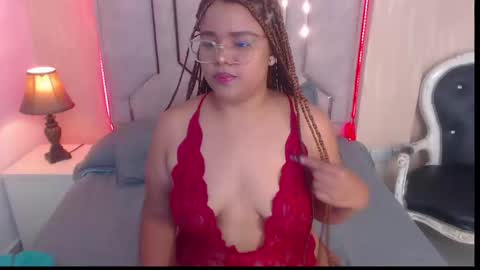 Nicolle online show from October 17, 2025, 8:33 pm