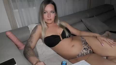 Secret Amateur HuGirl online show from May 9, 2026, 9:20 pm