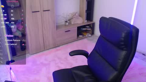 Snapshot of nicole___19 chatting on November 17, 2025, 8:47 pm Nico online show from November 17, 2025, 8:47 pm