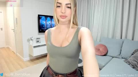 Nicole online show from December 17, 2025, 9:21 pm