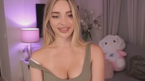 Nicole online show from July 4, 2026, 9:10 pm