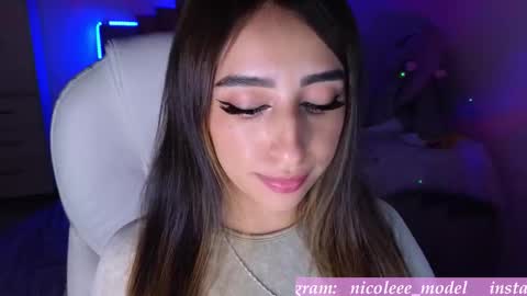 Snapshot of nicole_edwards chatting on November 18, 2025, 12:38 am Nicole online show from November 18, 2025, 12:38 am