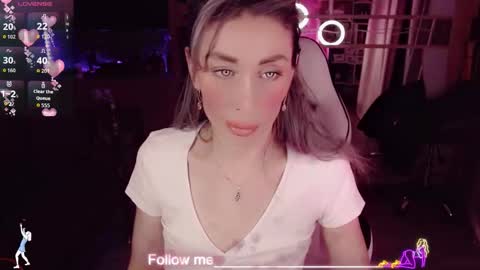 Snapshot of nicole_g0ld_ chatting on February 6, 2026, 8:56 pm Nicole online show from February 6, 2026, 8:56 pm