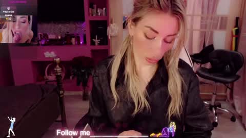 Snapshot of nicole_g0ld_ chatting on April 19, 2026, 11:29 pm Nicole online show from April 19, 2026, 11:29 pm