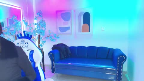 Nicolle online show from January 16, 2026, 11:03 am