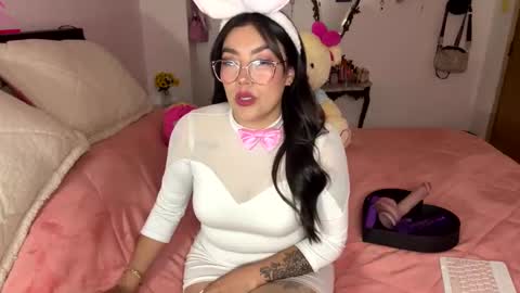 Nicole online show from October 20, 2025, 4:24 am