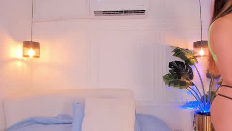 Snapshot of nicole_whitee chatting on February 27, 2026, 8:09 pm N A T A L I A online show from February 27, 2026, 8:09 pm