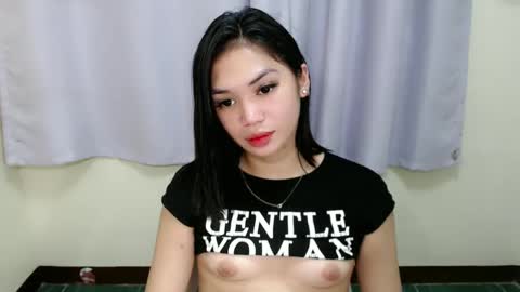 Snapshot of nicolecellini chatting on February 25, 2025, 5:15 pm NICOLE online show from February 25, 2025, 5:15 pm