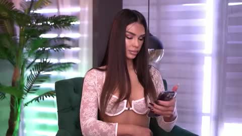 Nicole online show from September 24, 2025, 7:12 am