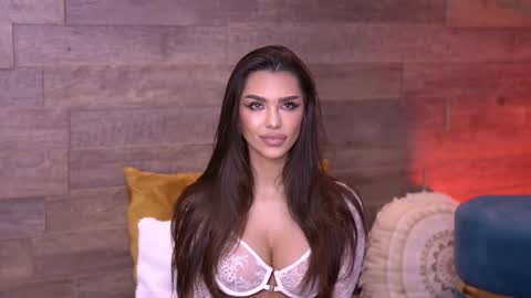 Nicole online show from November 6, 2025, 6:25 am