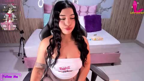 nicolee19_ online show from November 16, 2025, 11:05 am