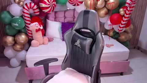 nicolee19_ online show from December 20, 2025, 11:06 am