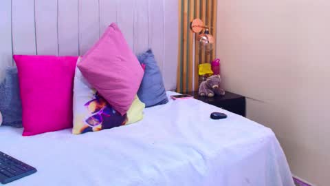 N i c o l e  online show from January 27, 2025, 2:02 pm