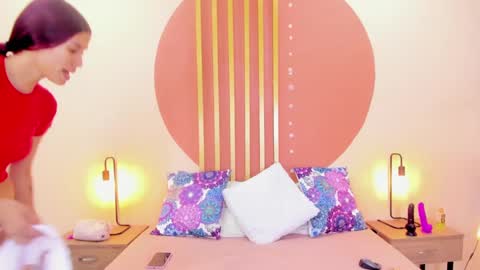 N i c o l e  online show from February 2, 2025, 2:13 pm