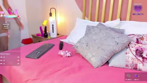 N i c o l e  online show from October 1, 2025, 8:04 pm