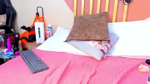 N i c o l e  online show from October 29, 2025, 8:10 pm