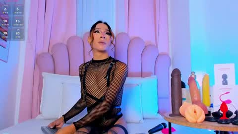 nicolemadrird online show from April 1, 2026, 12:39 pm