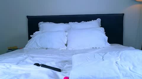 Nicole online show from October 28, 2025, 5:22 am