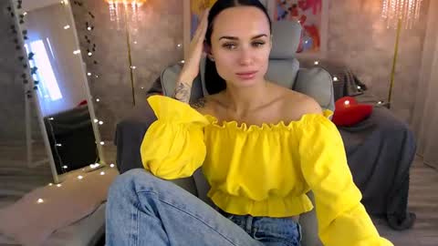 Nicole online show from June 24, 2026, 4:17 pm