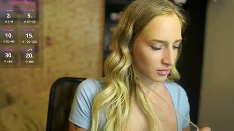nicolette__shea_ online show from October 19, 2025, 1:23 pm