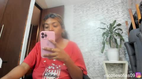 nicolle4 online show from April 5, 2026, 2:20 am