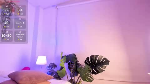 nicolle_evanss_ online show from March 28, 2026, 5:07 am