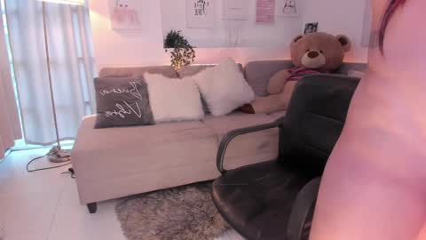 Snapshot of nicolle_foxy chatting on February 26, 2025, 8:22 pm Nicolle online show from February 26, 2025, 8:22 pm