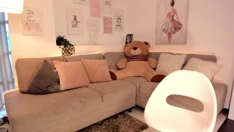 Snapshot of nicolle_foxy chatting on March 6, 2025, 8:16 pm Nicolle online show from March 6, 2025, 8:16 pm