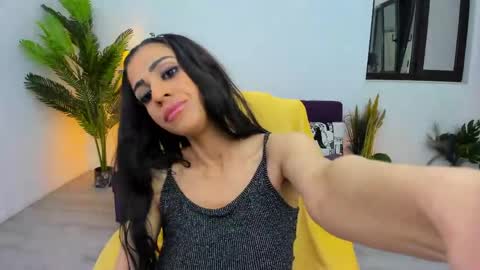 Nicole online show from April 19, 2026, 4:12 am