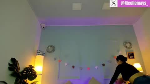 Nicolle Mays online show from March 4, 2025, 2:10 pm