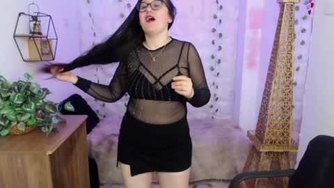 Snapshot of nicolle_silva chatting on May 8, 2026, 2:17 am Nicolle online show from May 8, 2026, 2:17 am