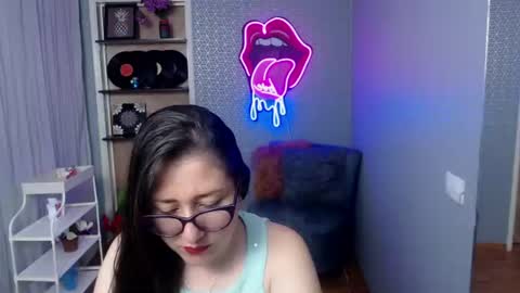 Snapshot of nicolle_silva chatting on August 1, 2026, 11:42 am Nicolle online show from August 1, 2026, 11:42 am