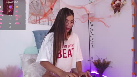 Snapshot of nicolle_swt chatting on October 14, 2025, 10:27 am Nicolle online show from October 14, 2025, 10:27 am