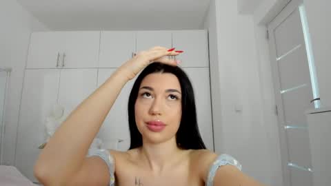 Nicolle online show from March 1, 2026, 6:48 am