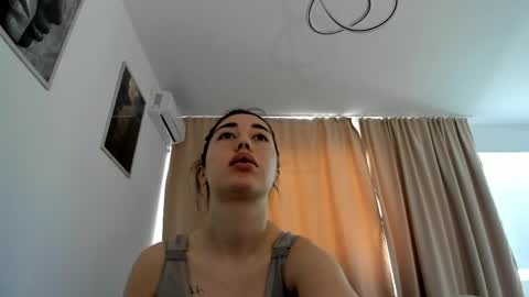 Nicolle online show from April 18, 2026, 6:28 am