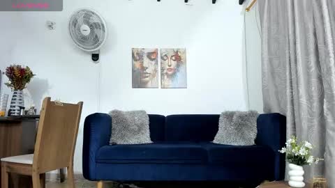 Nicolle Lima online show from October 21, 2025, 10:32 pm